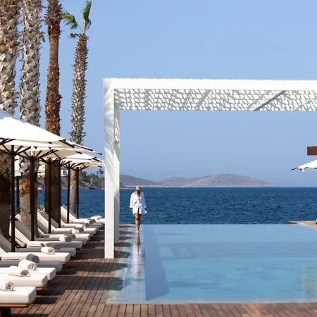 Marina Garden Hotell 4*