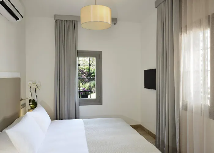 Marina Garden מלון 4*